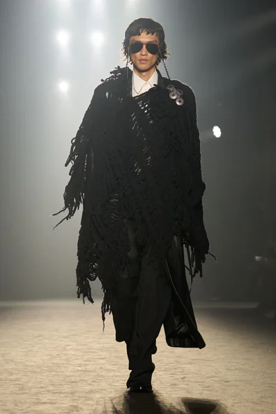 Look 3